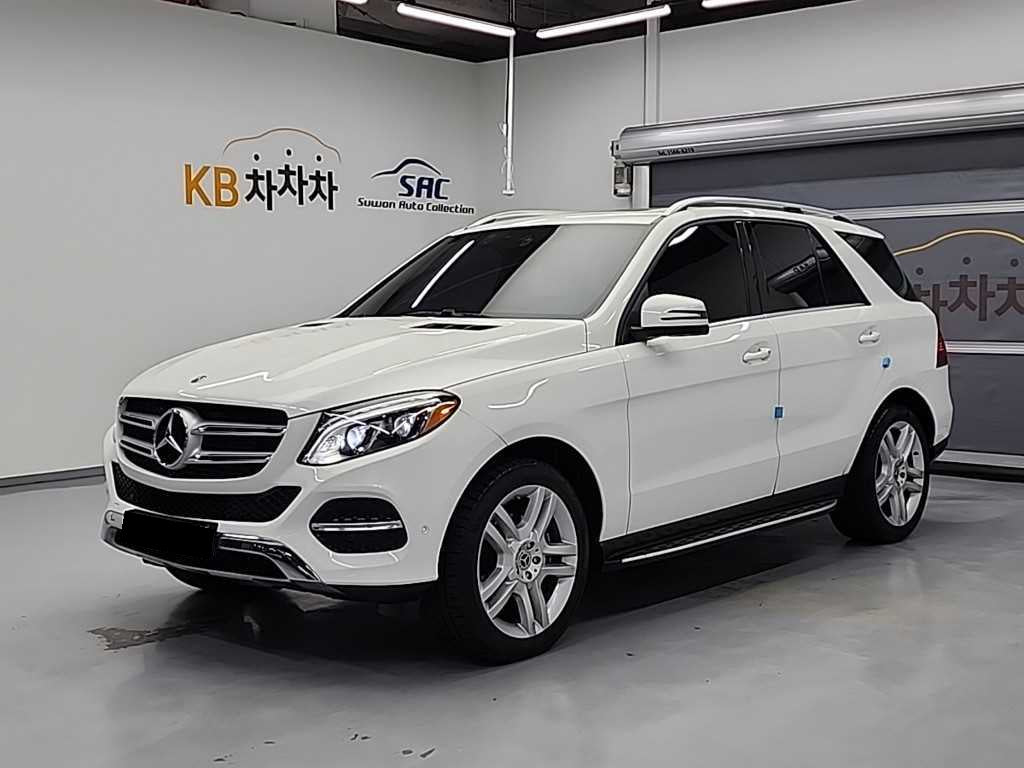Mercedes-Benz GLE-Class — photo 01