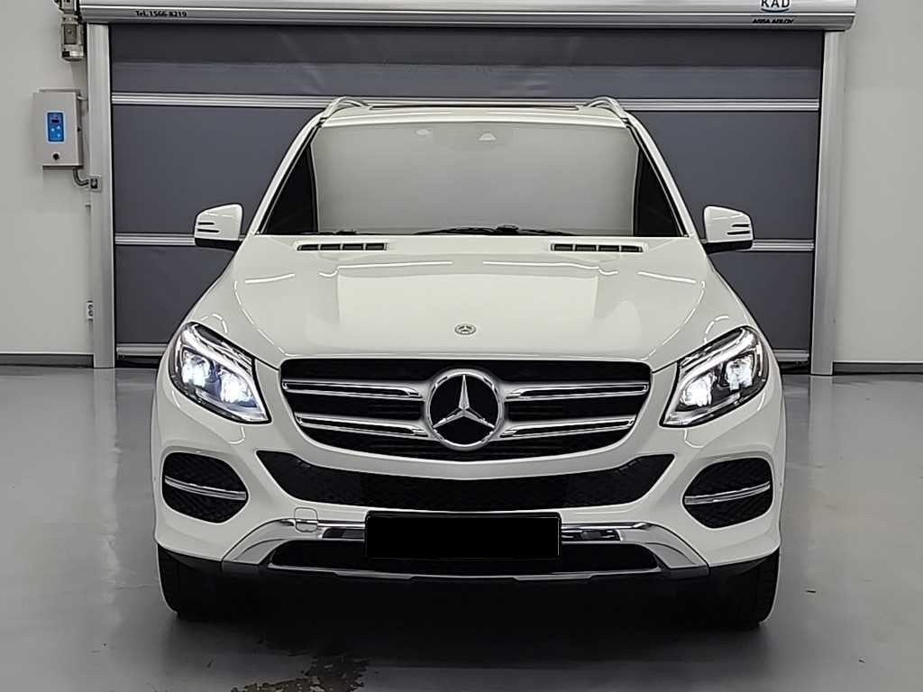 Mercedes-Benz GLE-Class — photo 02