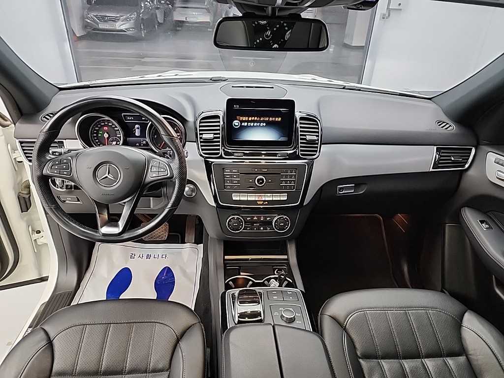 Mercedes-Benz GLE-Class — photo 07
