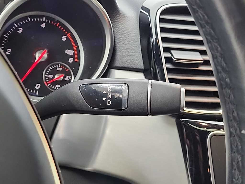 Mercedes-Benz GLE-Class — photo 08