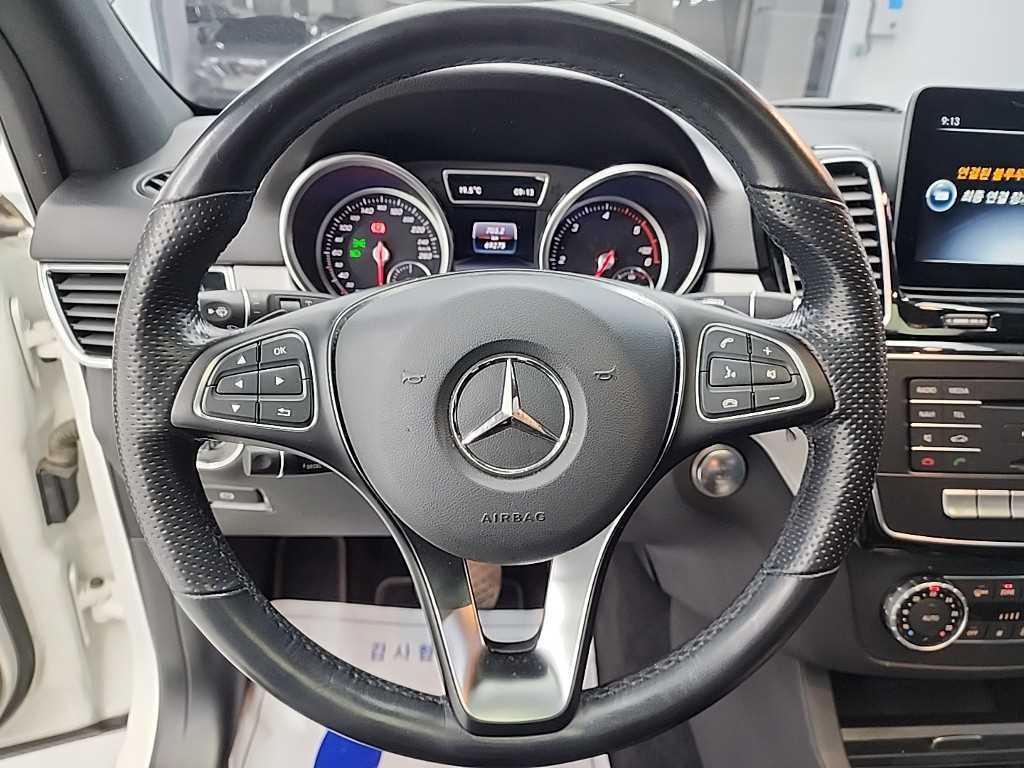 Mercedes-Benz GLE-Class — photo 09