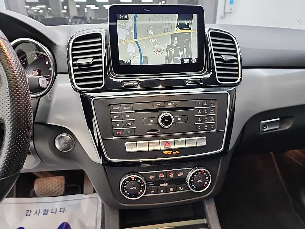 Mercedes-Benz GLE-Class — photo 10