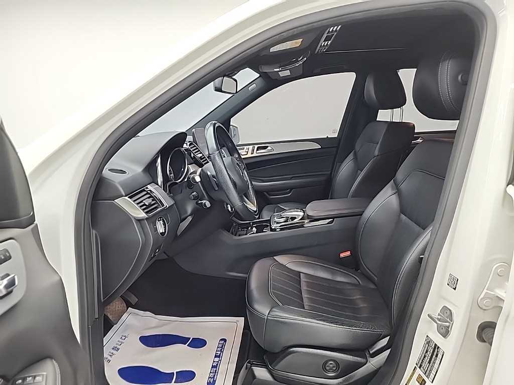 Mercedes-Benz GLE-Class — photo 11