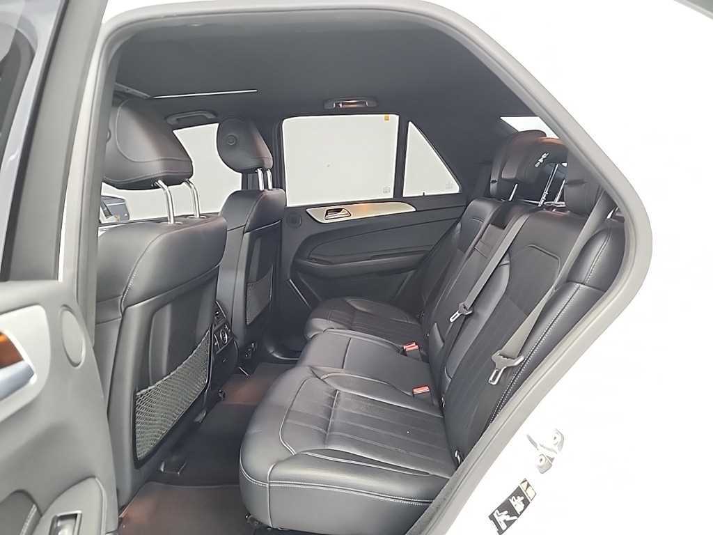 Mercedes-Benz GLE-Class — photo 12