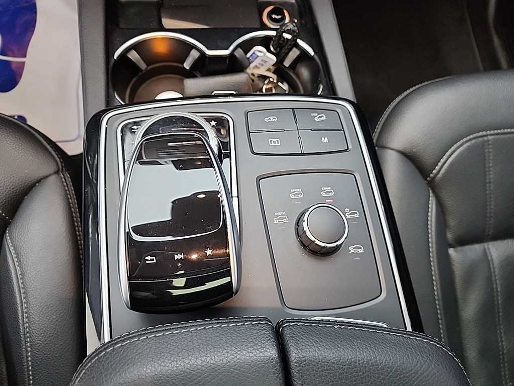 Mercedes-Benz GLE-Class — photo 17