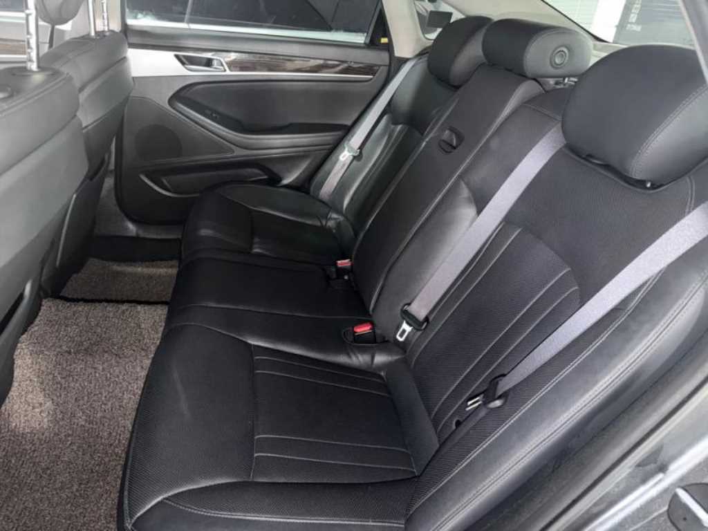 Genesis G80 — photo 07
