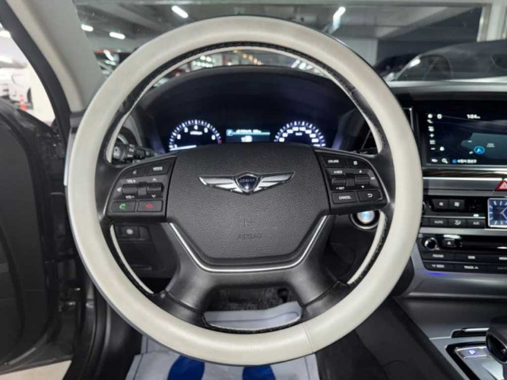 Genesis G80 — photo 08