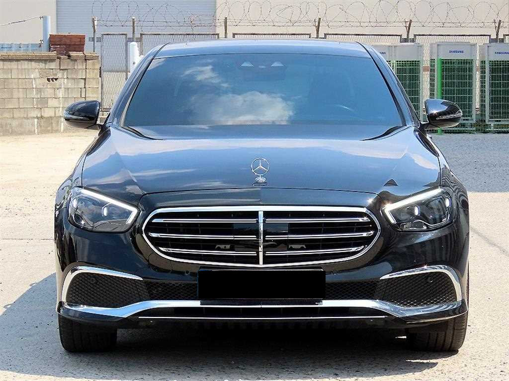 Mercedes-Benz E-Class — photo 02