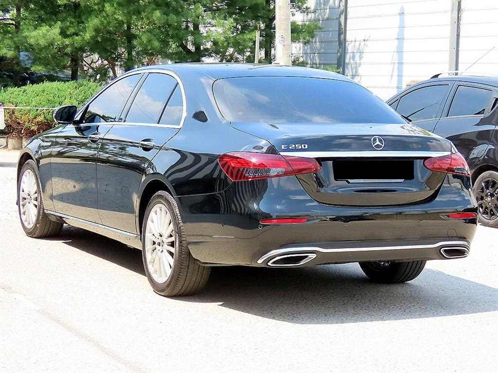 Mercedes-Benz E-Class — photo 03