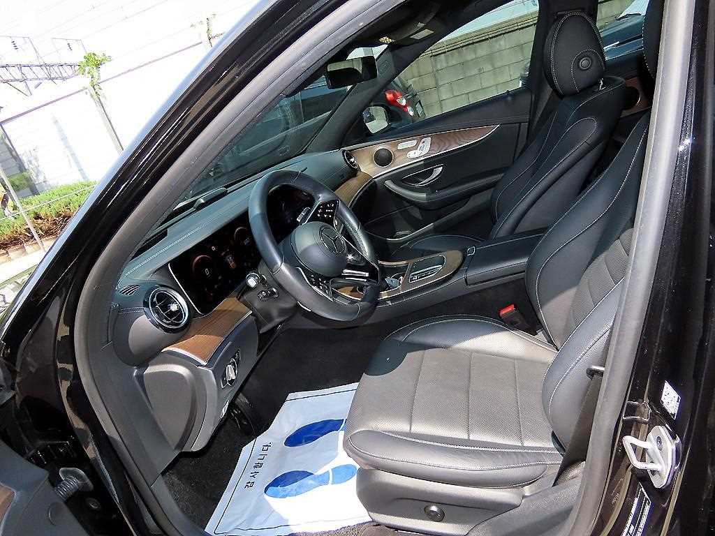 Mercedes-Benz E-Class — photo 05