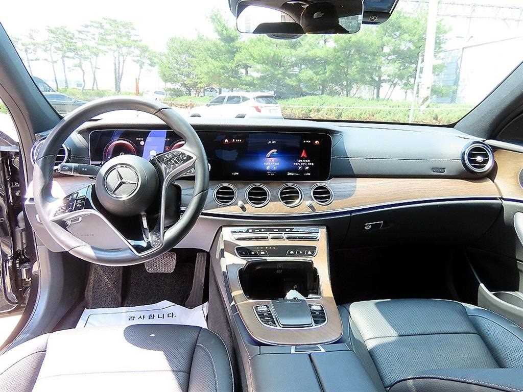 Mercedes-Benz E-Class — photo 07