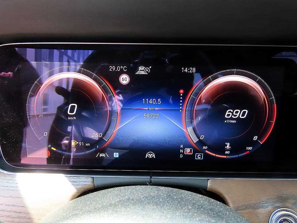 Mercedes-Benz E-Class — photo 09
