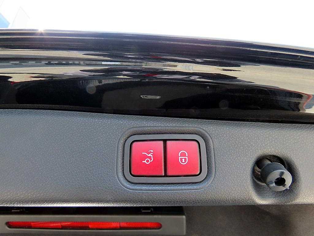 Mercedes-Benz E-Class — photo 17