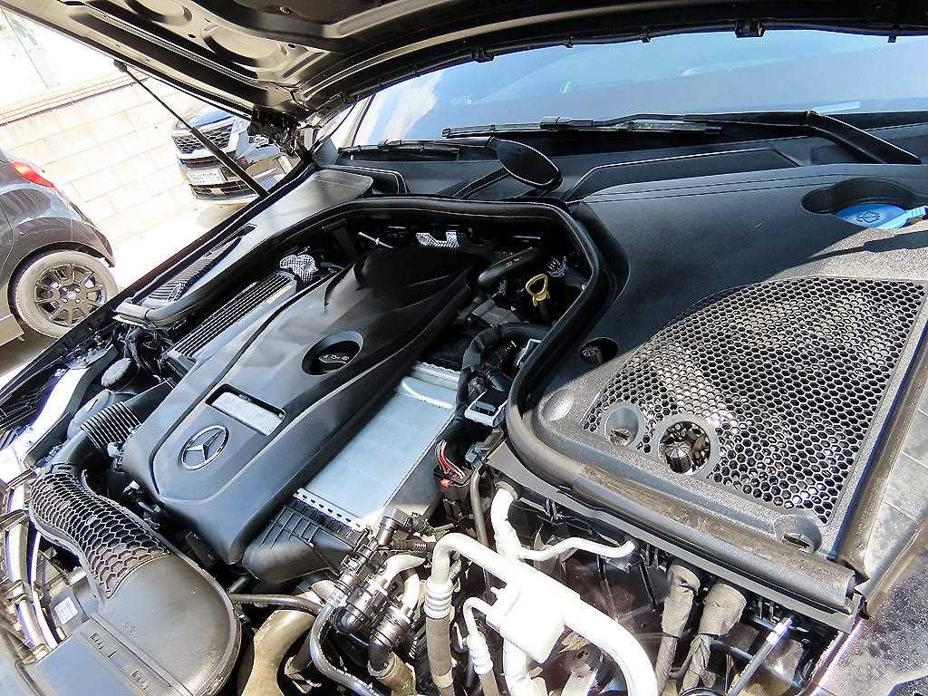 Mercedes-Benz E-Class — photo 19
