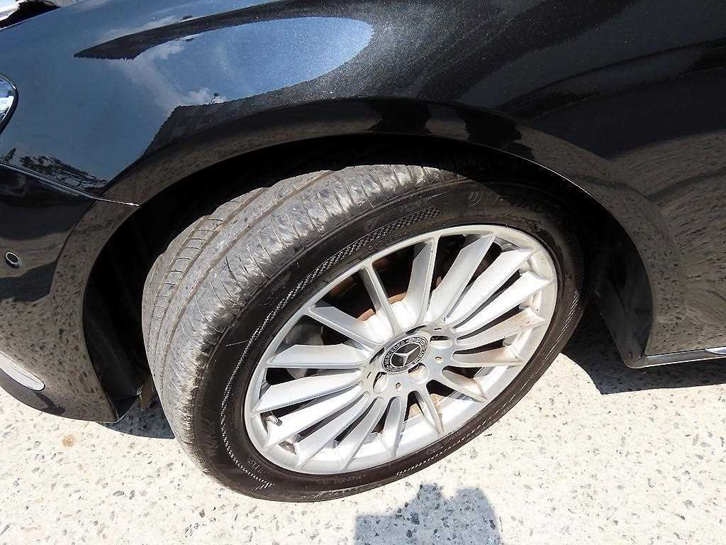 Mercedes-Benz E-Class — photo 20
