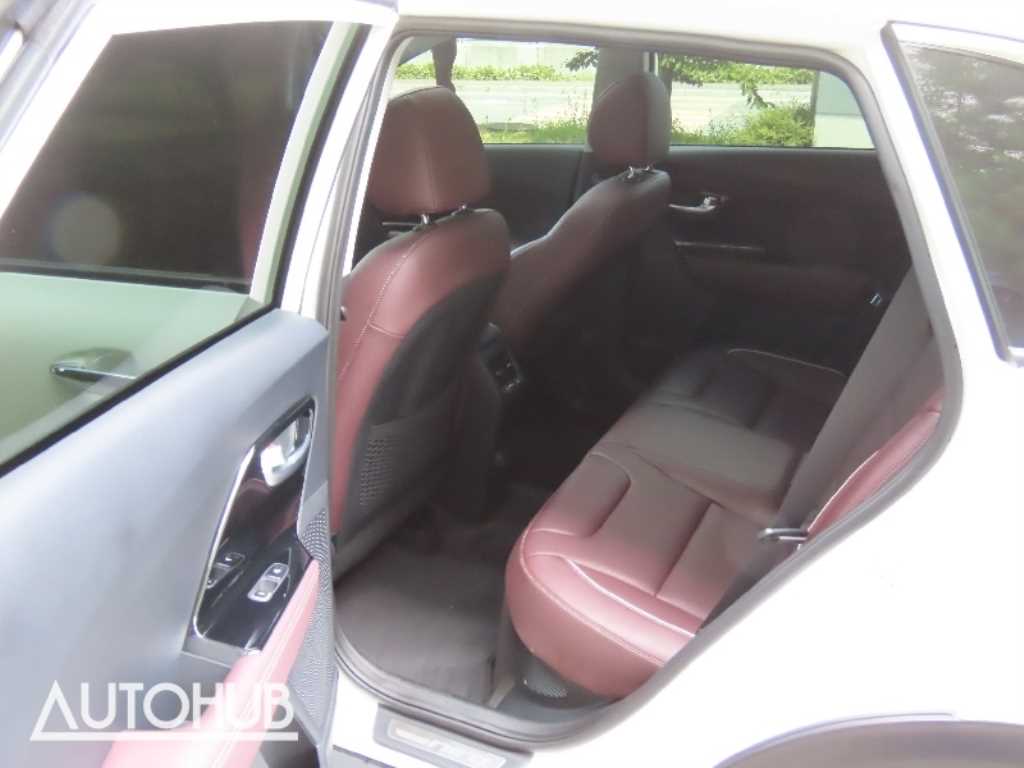 Kia Niro — photo 15