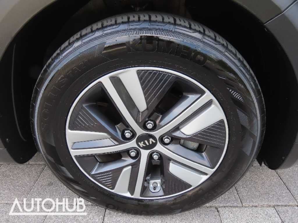 Kia Niro — photo 18