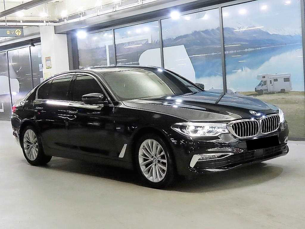 BMW 5-Series — photo 01