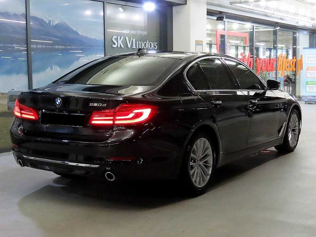 BMW 5-Series — photo 04