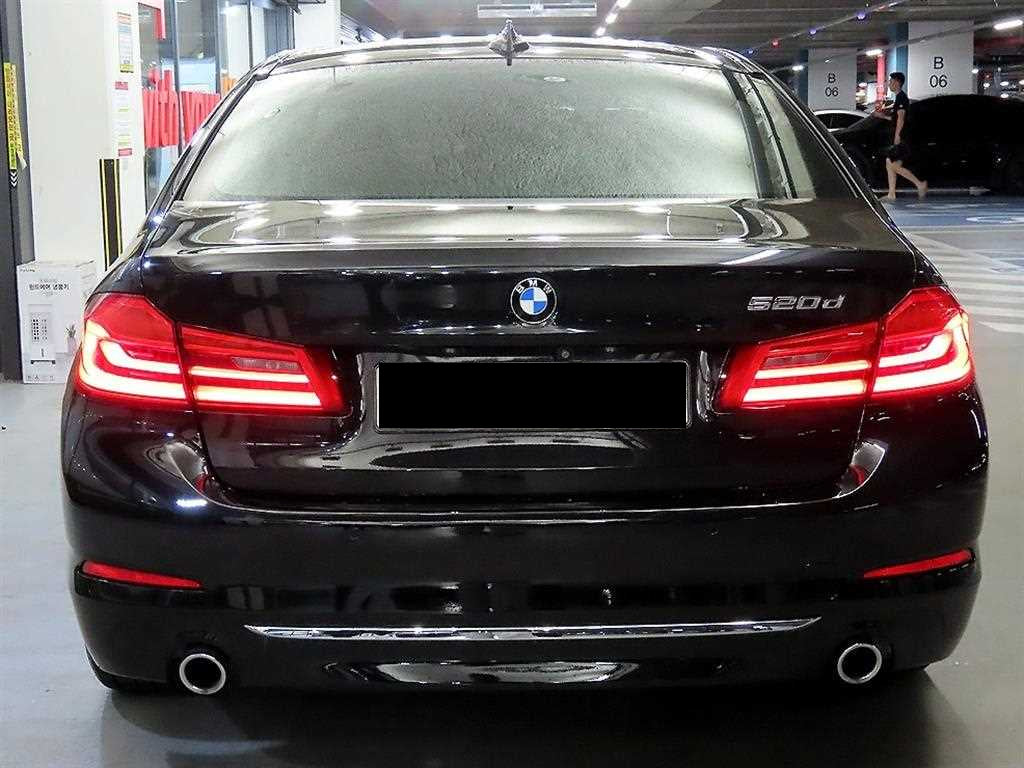 BMW 5-Series — photo 05