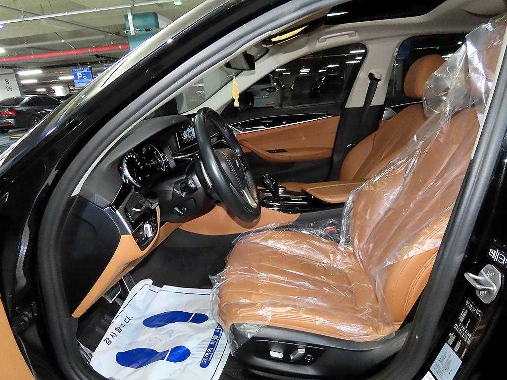 BMW 5-Series — photo 06