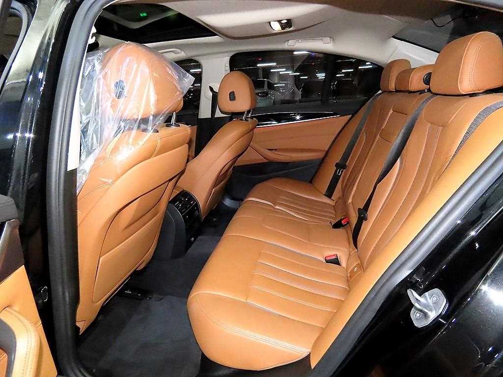 BMW 5-Series — photo 07