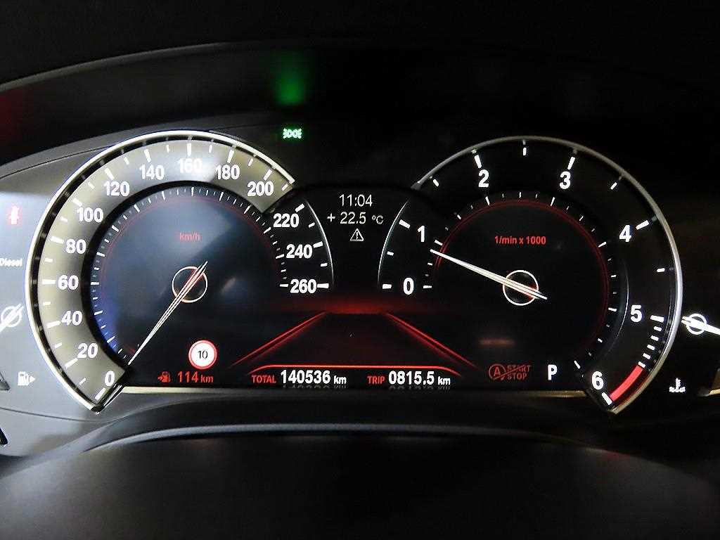 BMW 5-Series — photo 09