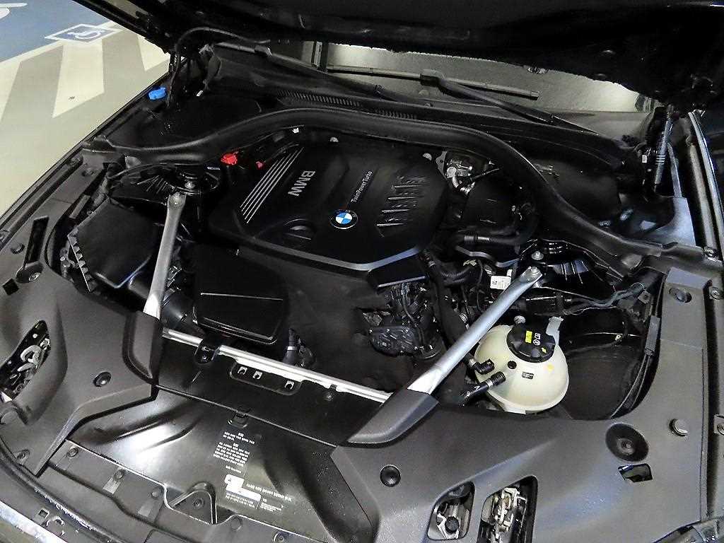 BMW 5-Series — photo 19