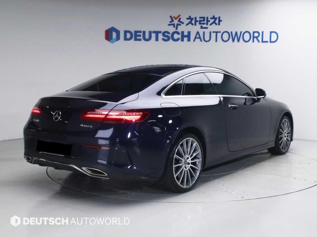 Mercedes-Benz E-Class — photo 02