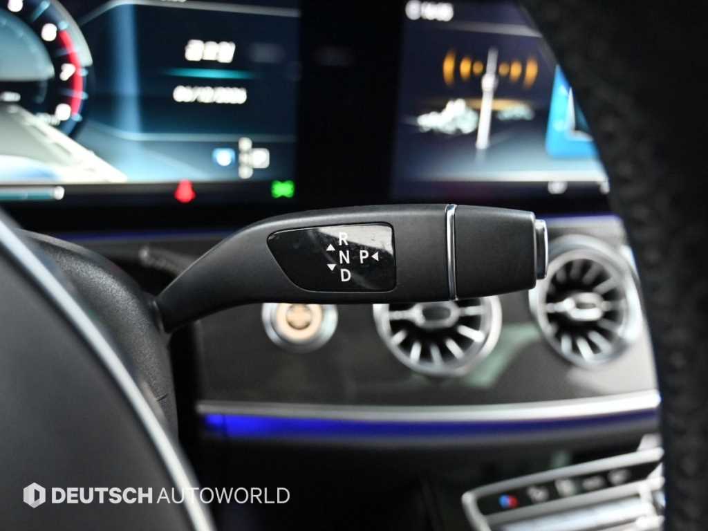 Mercedes-Benz E-Class — photo 09