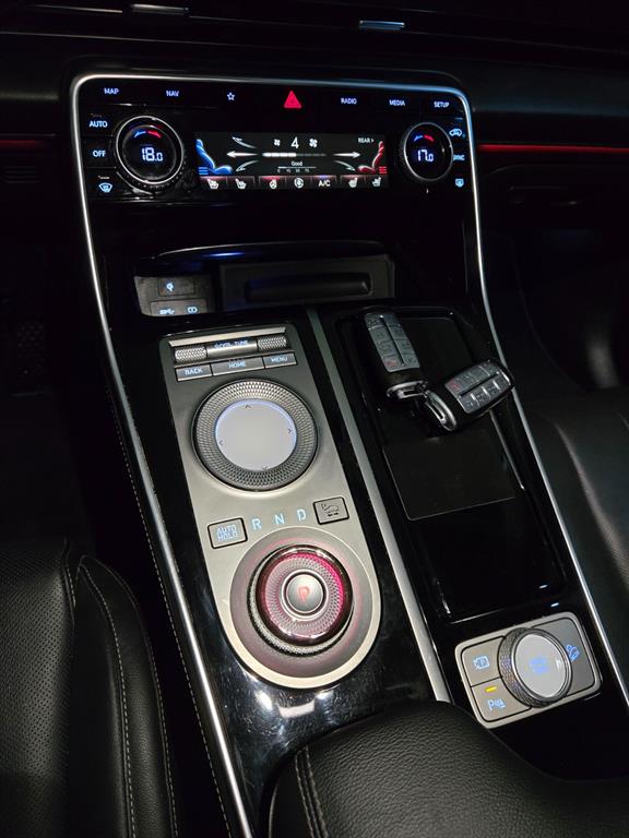 Genesis GV80 — photo 15