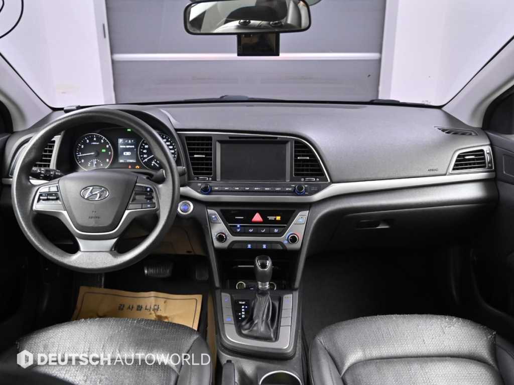 Hyundai Avante — photo 07
