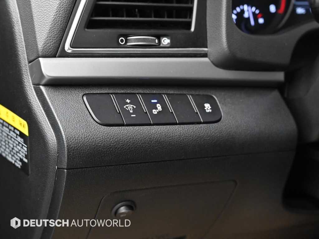 Hyundai Avante — photo 12