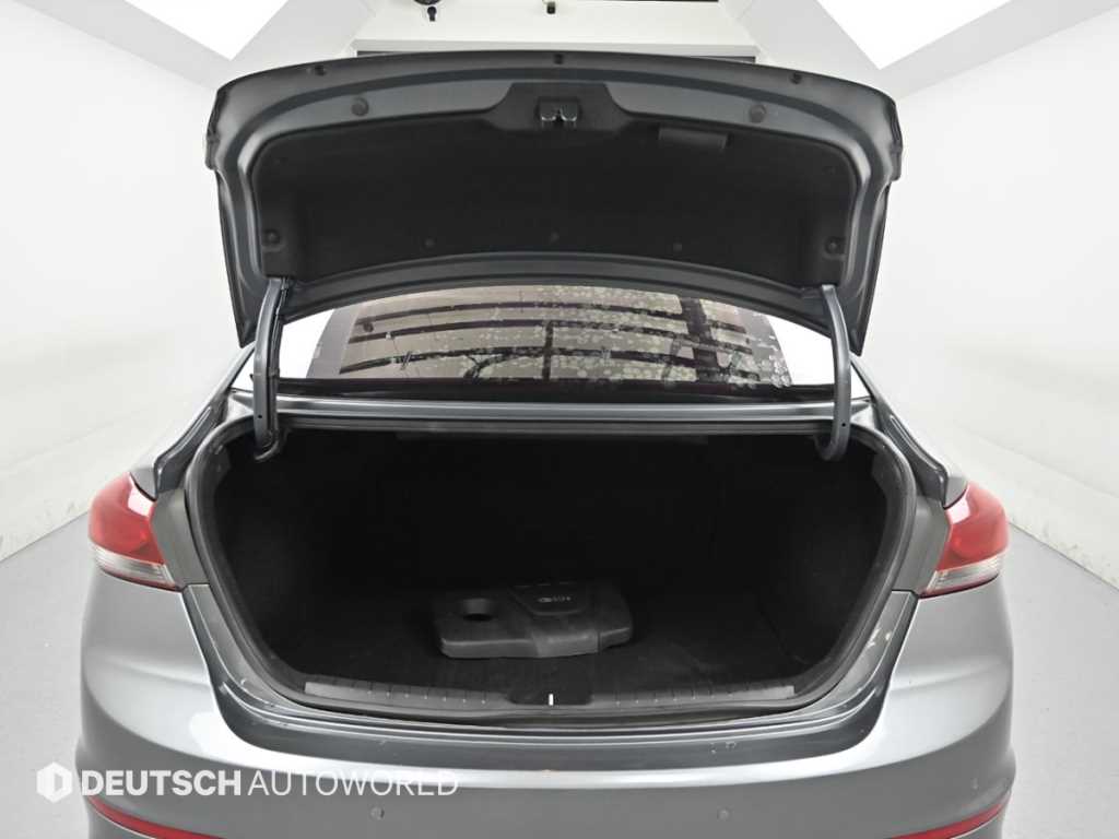 Hyundai Avante — photo 14
