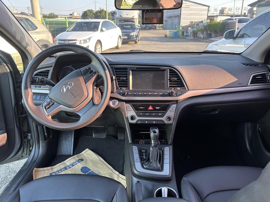 Hyundai Avante — photo 18