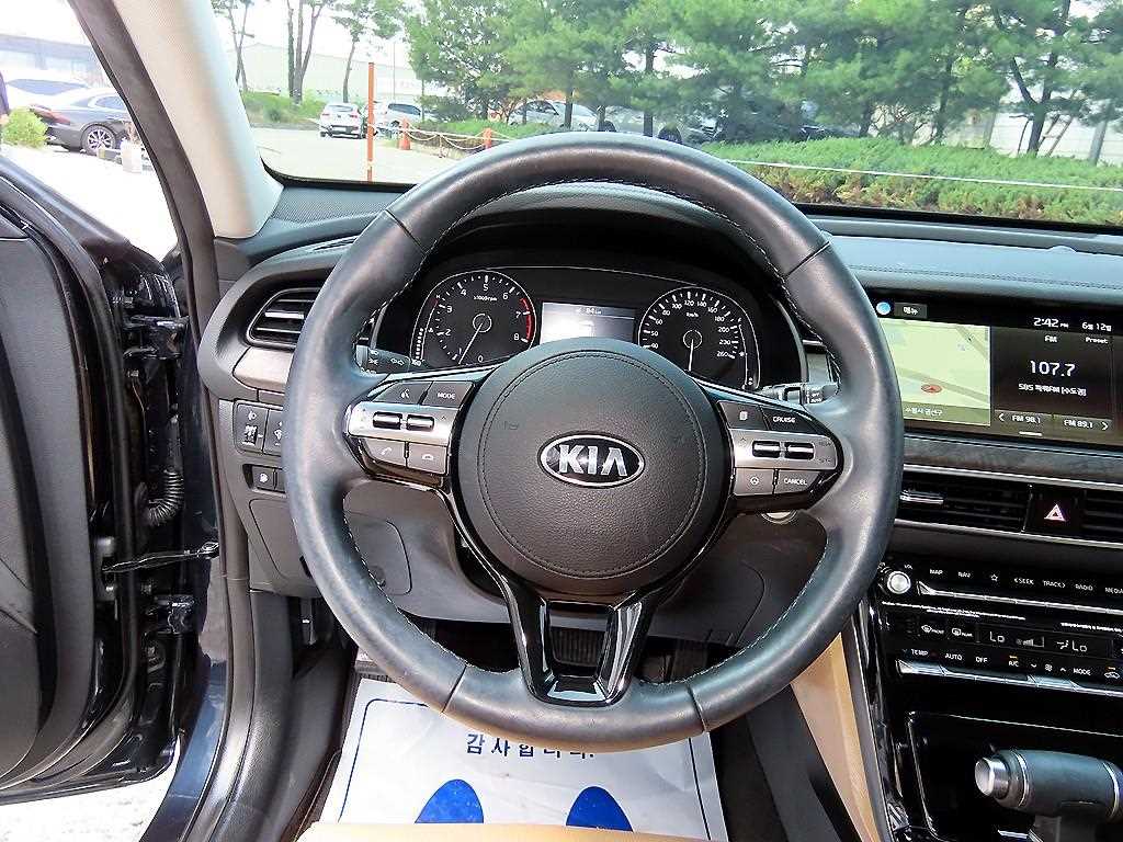 Kia K7 — photo 08