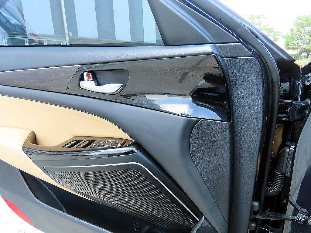 Kia K7 — photo 11