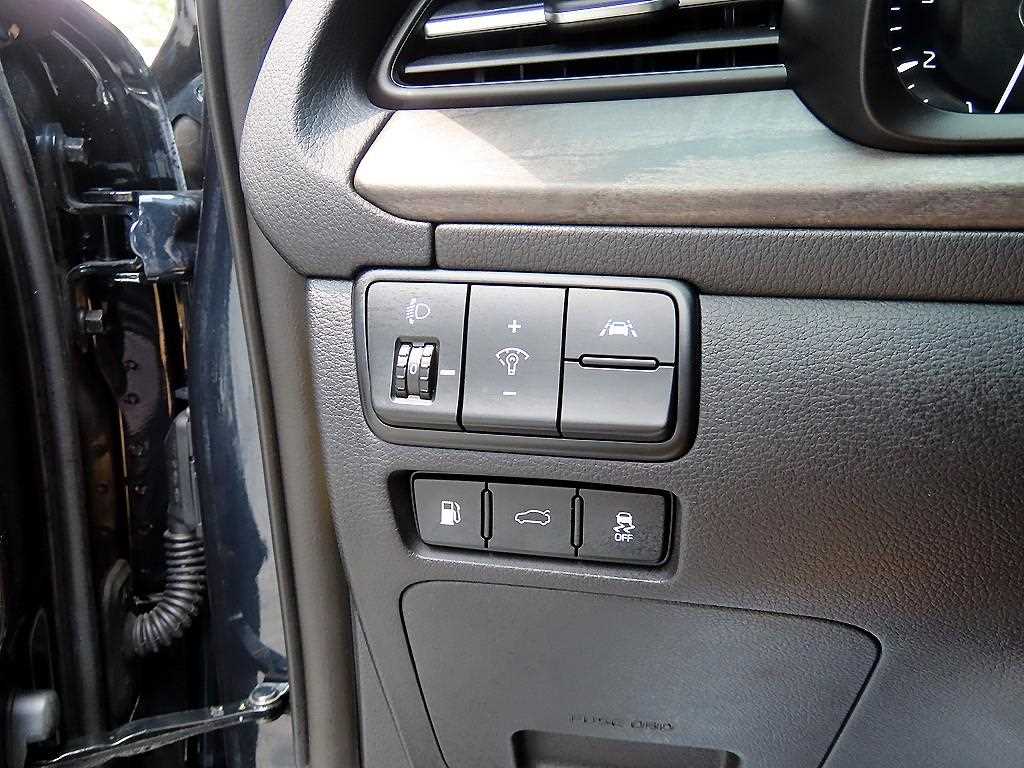 Kia K7 — photo 12