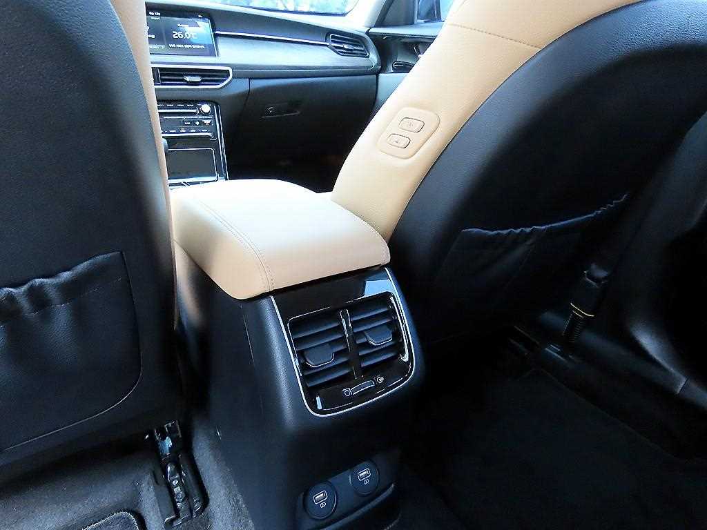 Kia K7 — photo 18