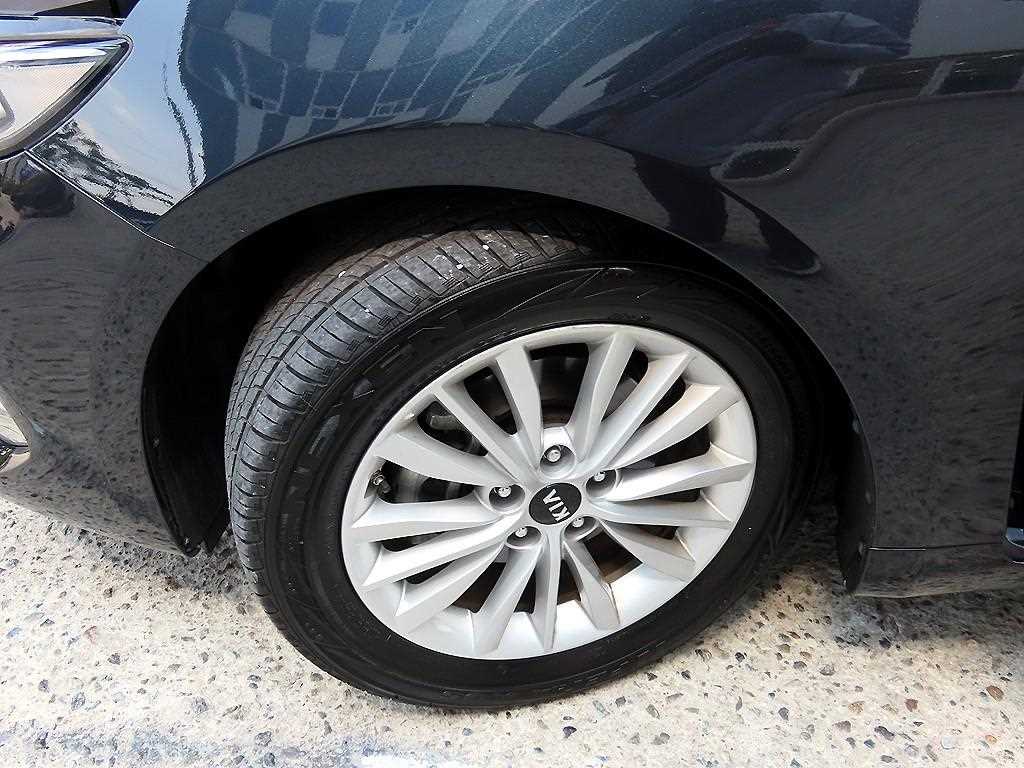 Kia K7 — photo 20
