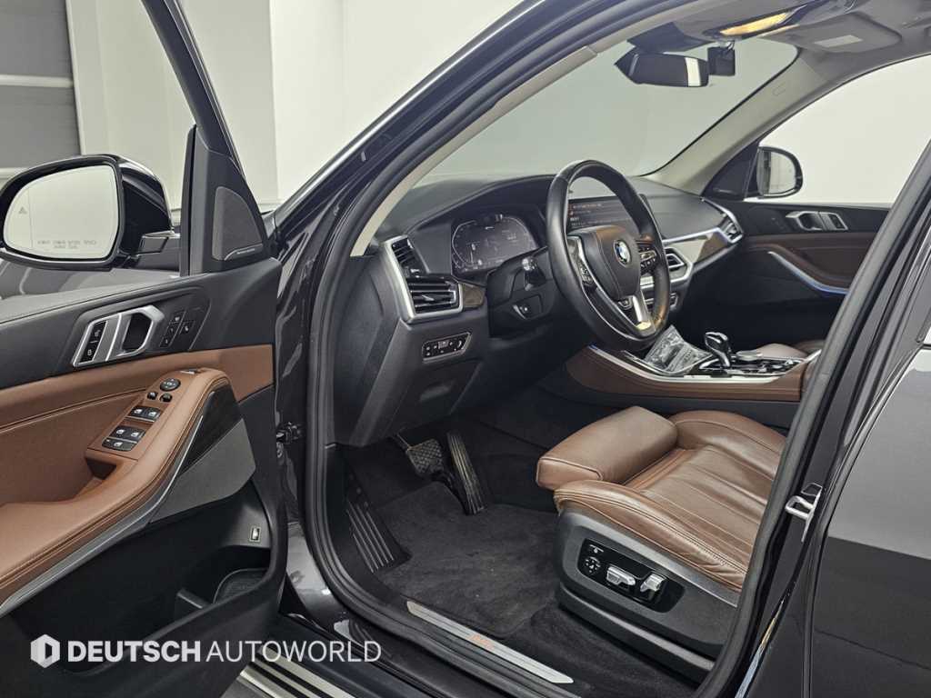 BMW X5 — photo 11