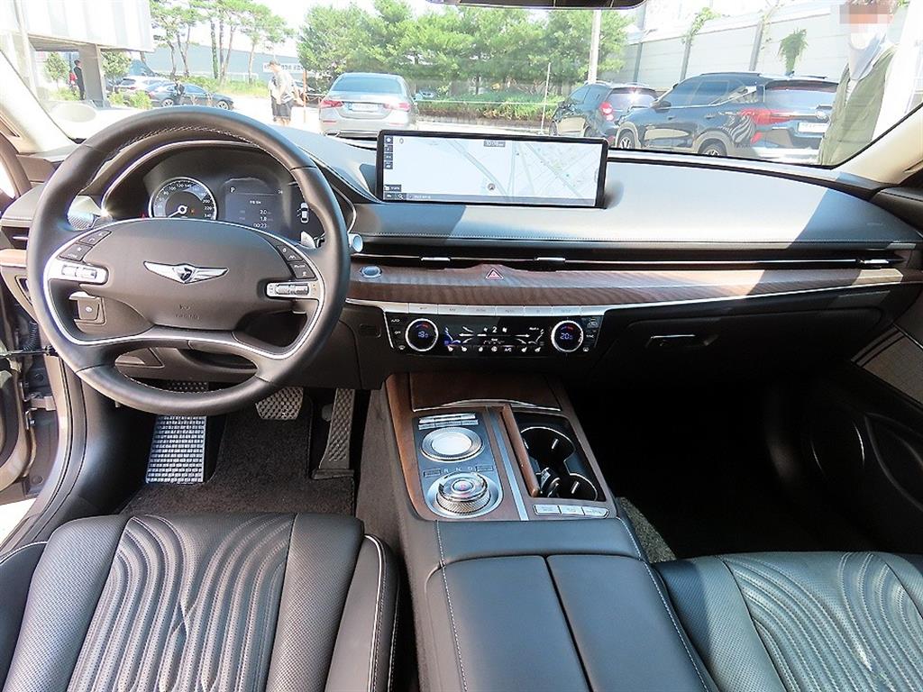 Genesis G80 — photo 07