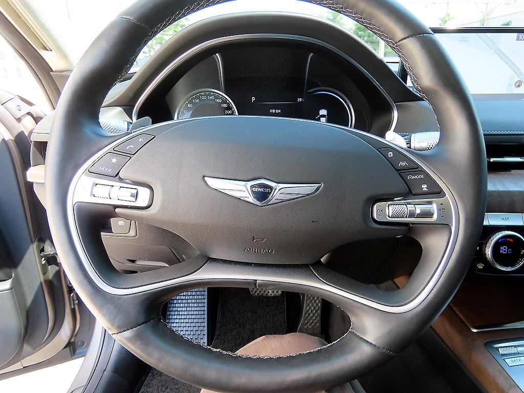 Genesis G80 — photo 08