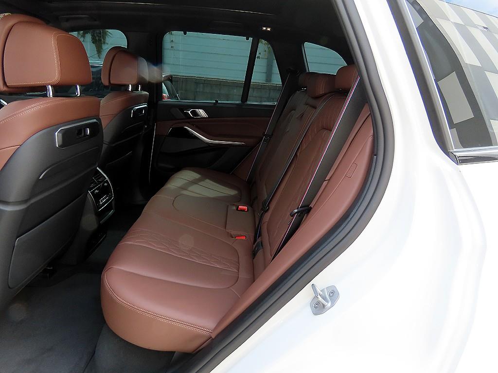 BMW X5 — photo 06