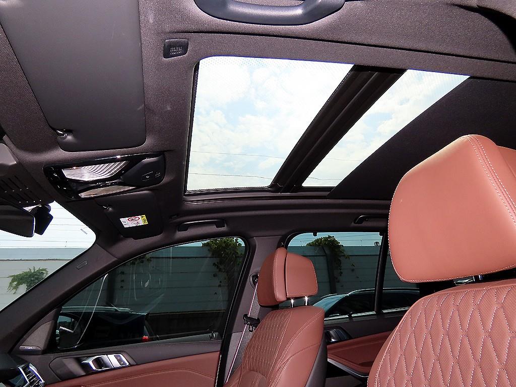 BMW X5 — photo 16