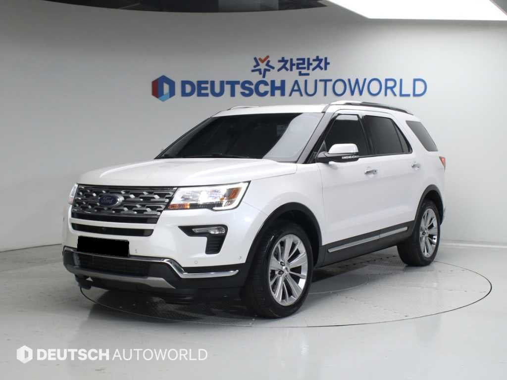 Ford Explorer — photo 01