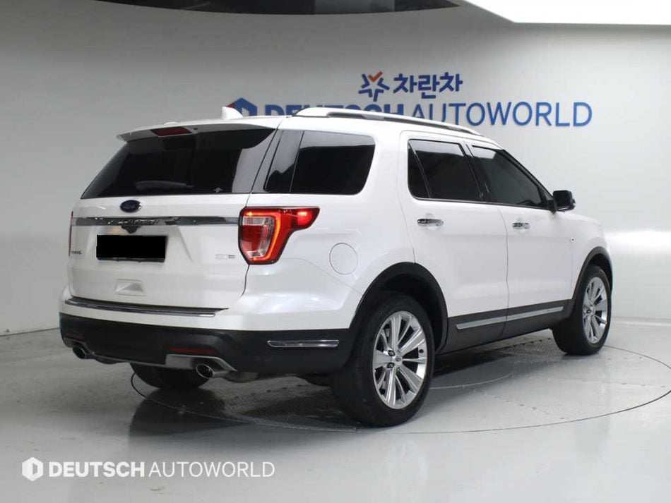 Ford Explorer — photo 02
