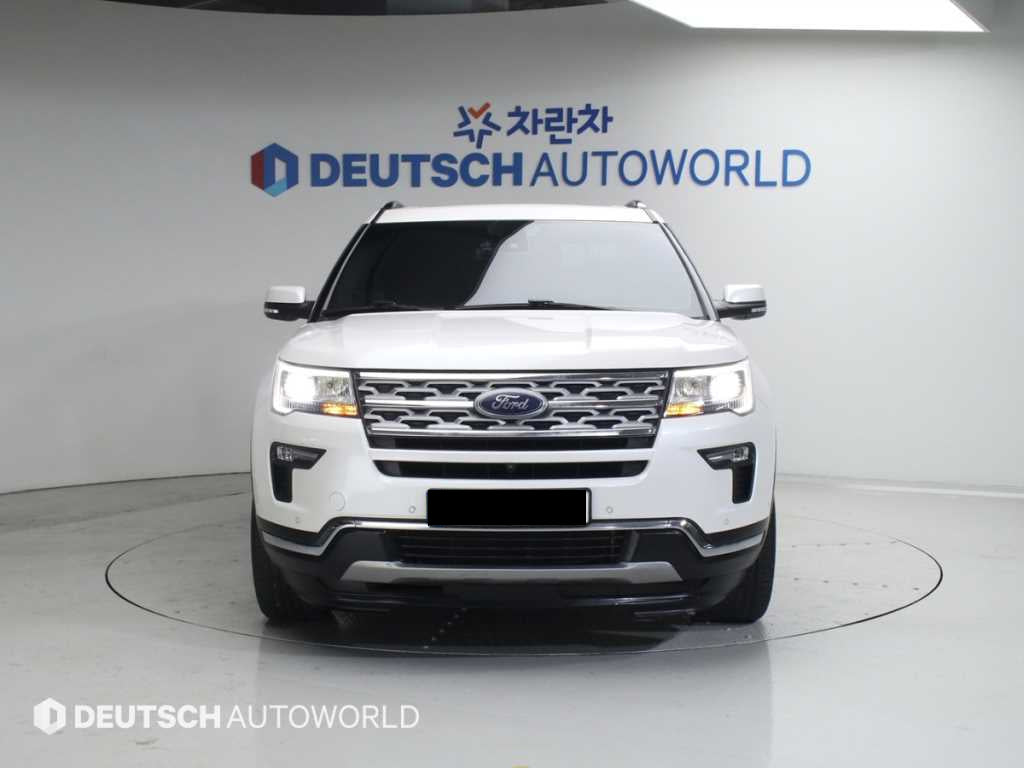 Ford Explorer — photo 03