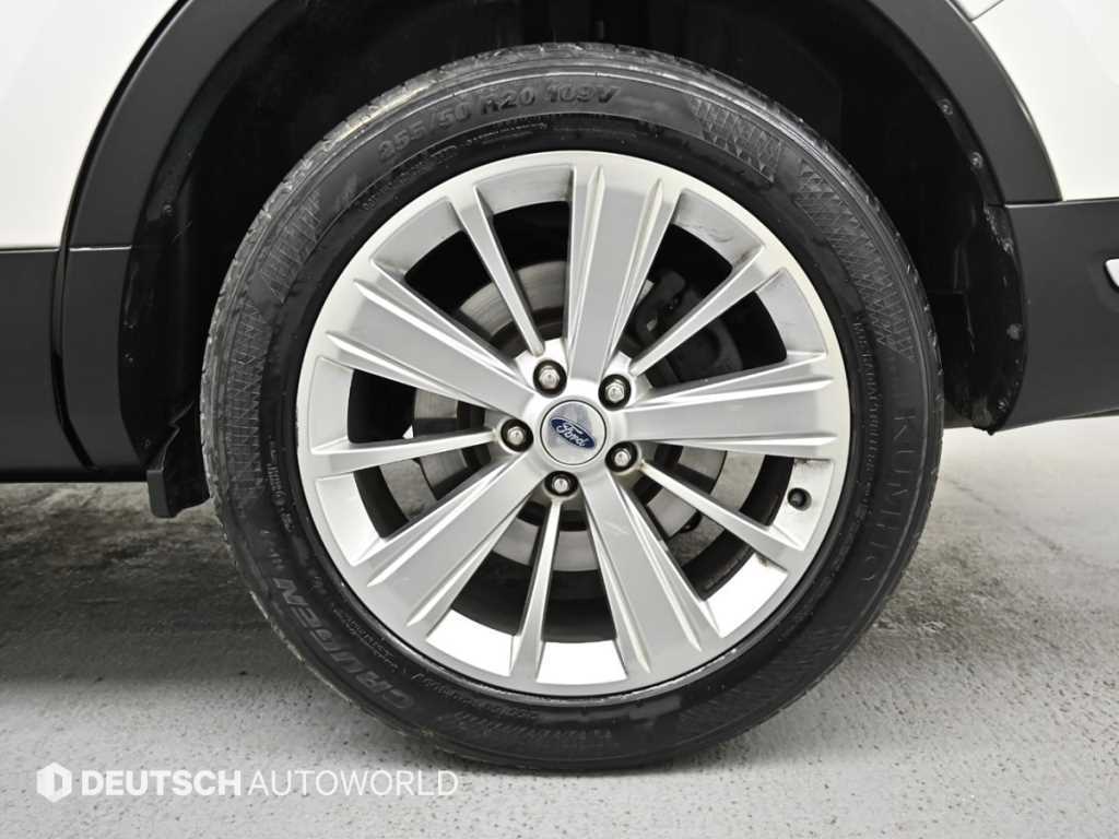 Ford Explorer — photo 05