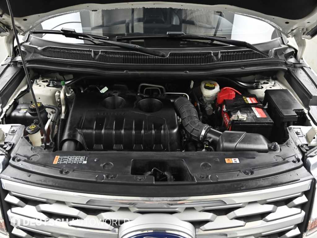 Ford Explorer — photo 06